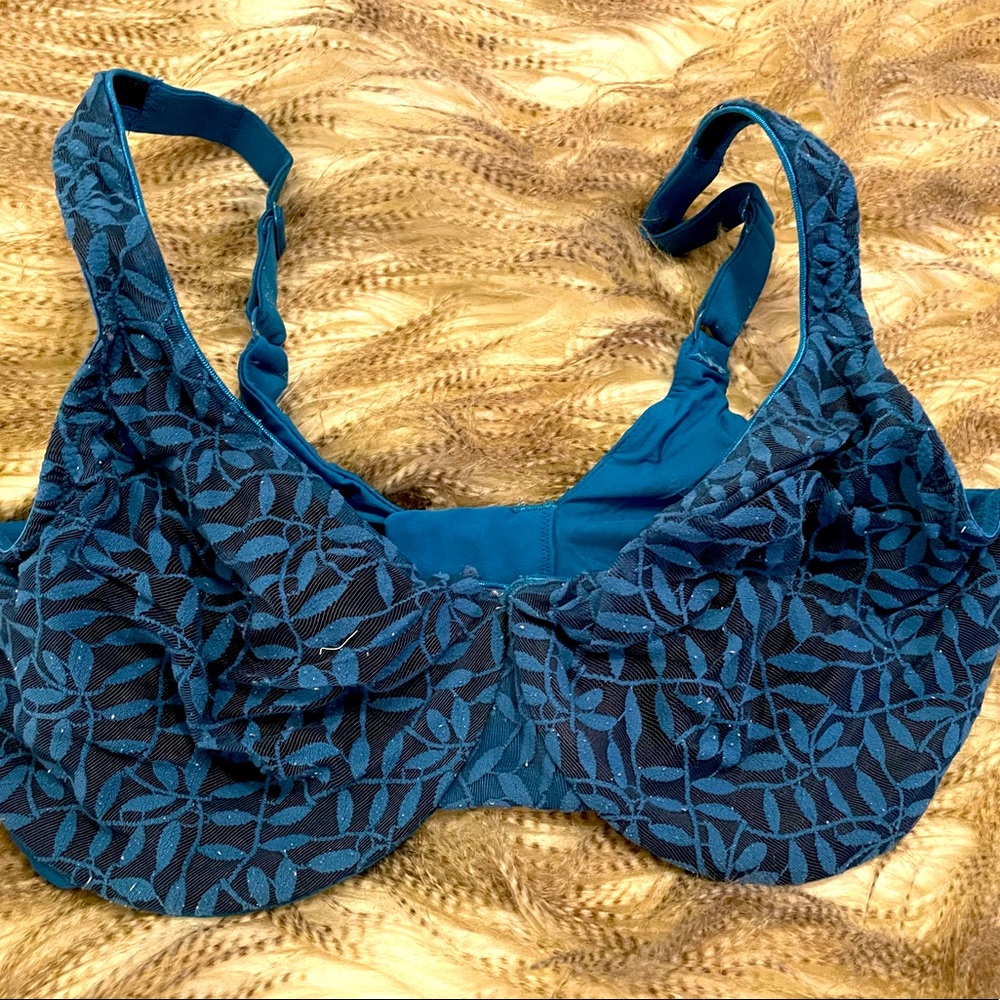 ⭐️Olga 38DD underwire bra
